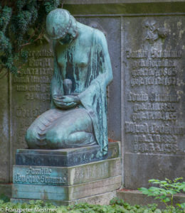 Grab im Friedhof Wehlheiden,, Kassel.